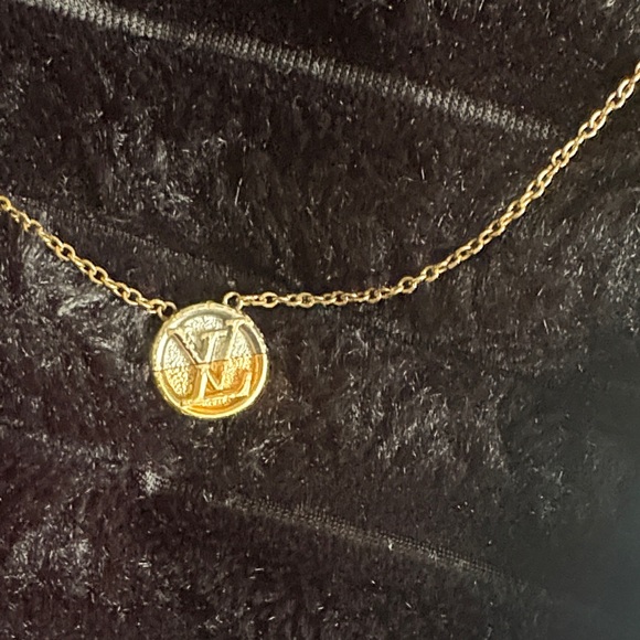 Louis Vuitton Gold Pendant Necklace - Picture 2 of 7